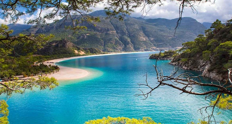 azuurblauwe zee turkije