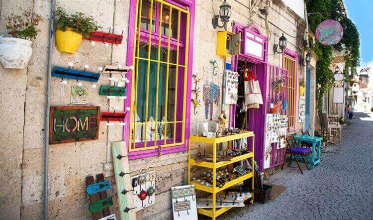 kleurrijken gebouwen izmir turkije 